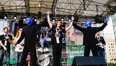 Ganador de la edición 2015 del concurso de batería de Blue Man Group